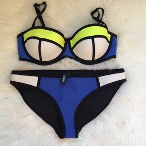 Trangl Bikini Top and Bottom Structure Neophorne